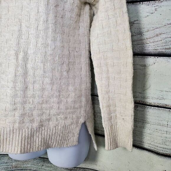 Maurices Women’s White Metallic Knit Sweater XS - Picture 2 of 6